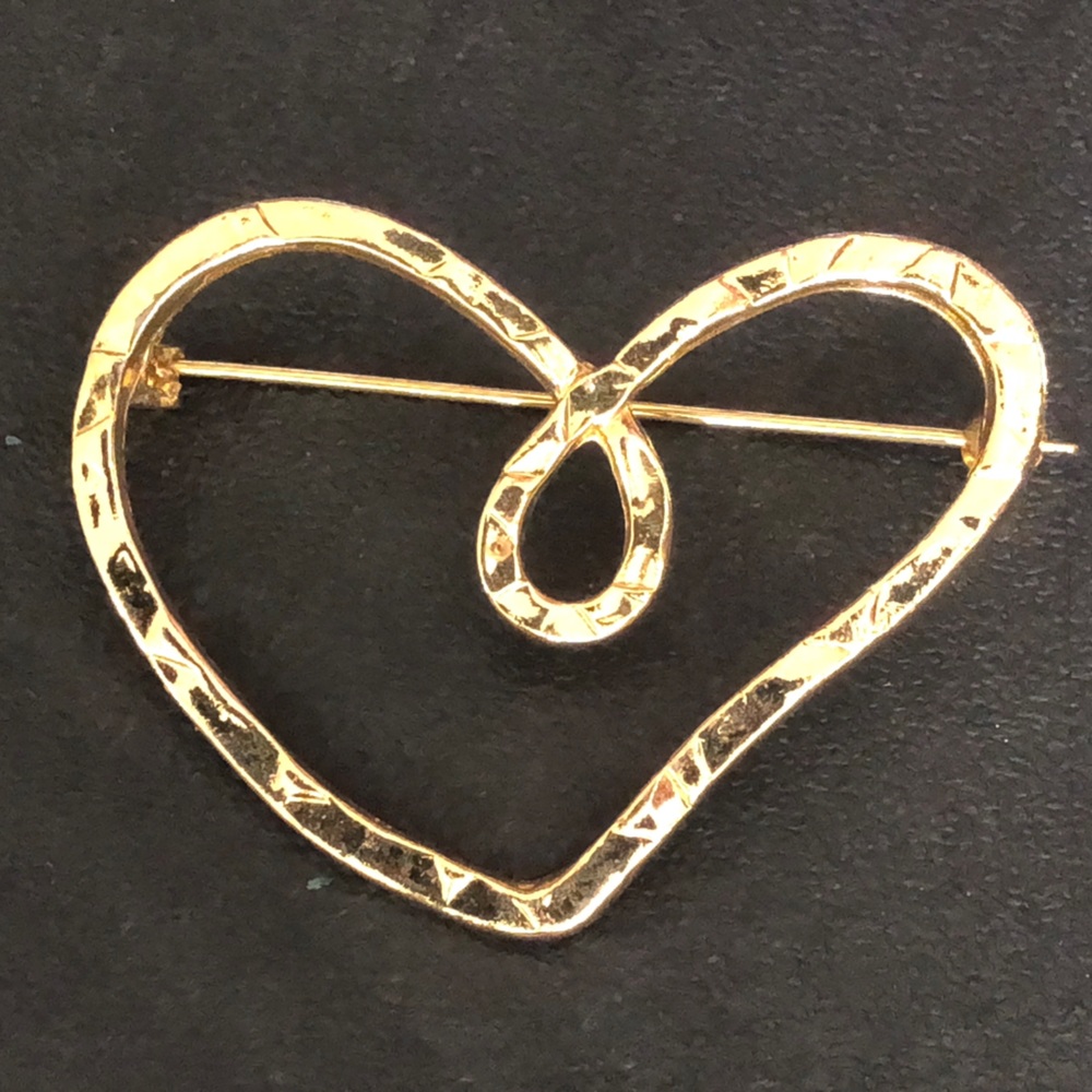 3/$40 Vintage Elegant Gold Tone Heart Brooch